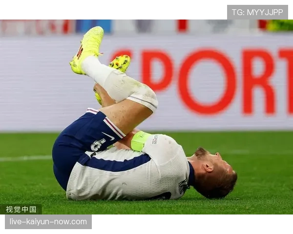 点球开枪后其他队员提前进区，规则如何判罚最易忽视？