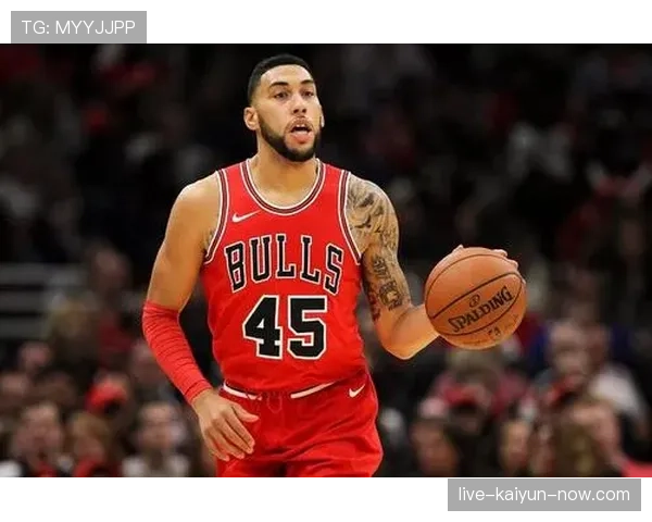 罗伯特·帕里什挡拆中投提升三分效率助力球队空间拉开