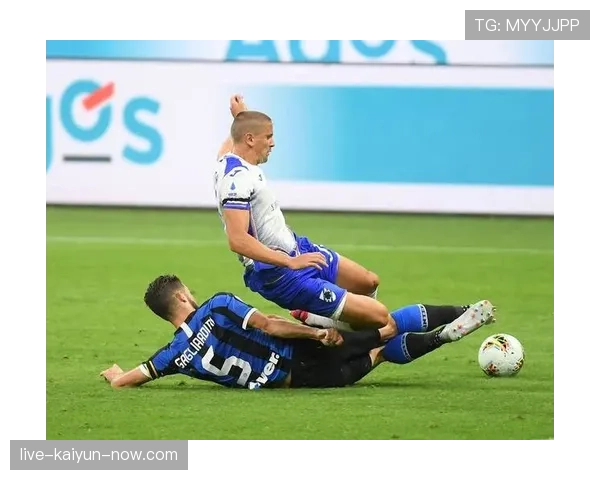 铲球规则：触球优先与危险动作的判罚标准