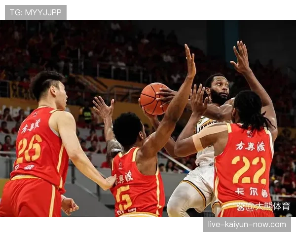 解析篮球“三秒违例”规则，区分攻防两端的适用场景与判定标准