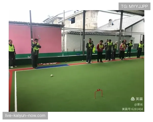边线发球规则详解：如何正确执行界外球发球？